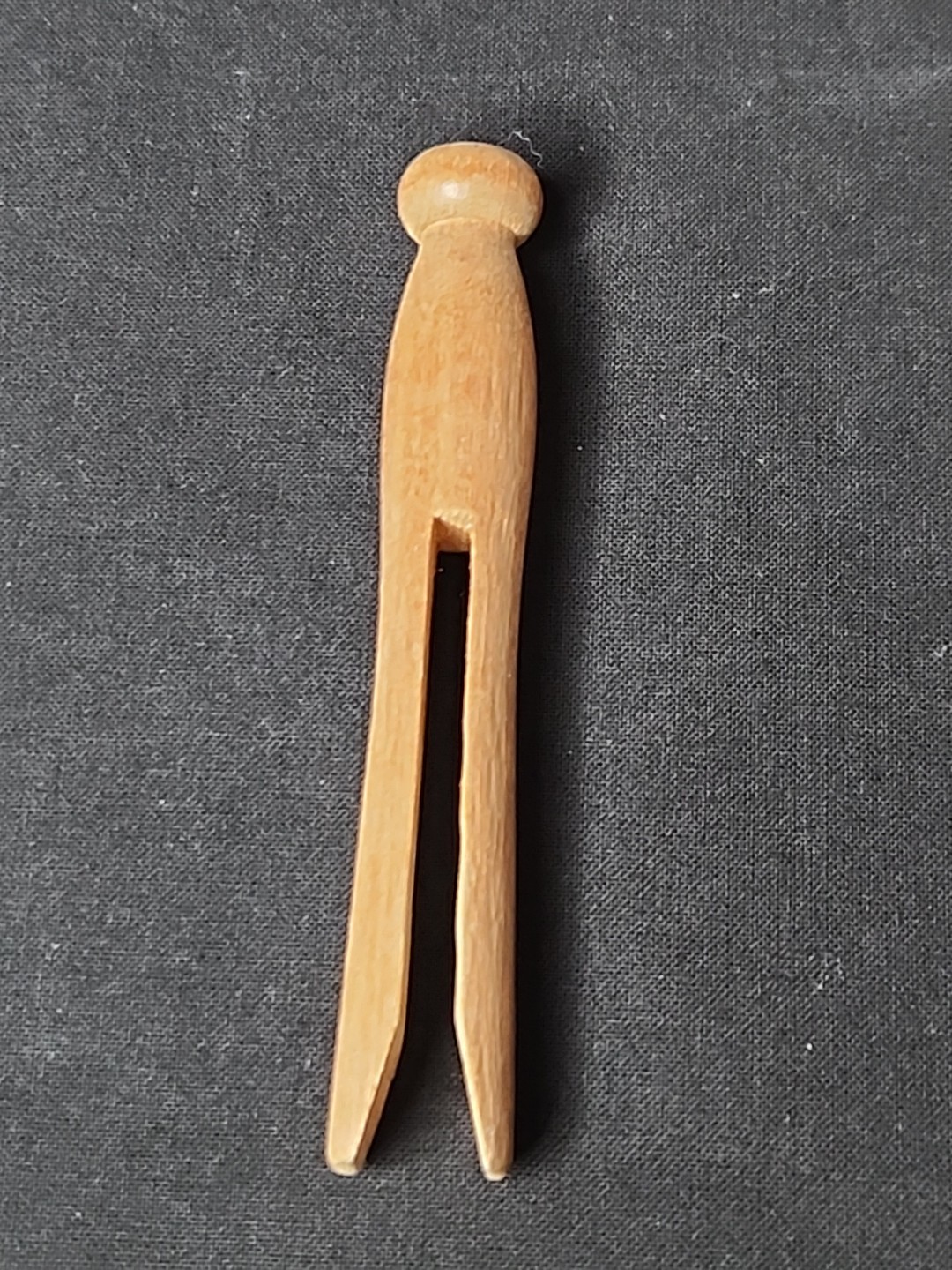 Vintage Large Mixed Lot of Wood Clothes Pins 3 LBS over 175 pins!