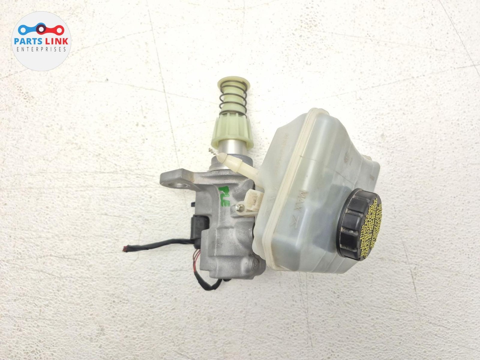 2016-20 BENTLEY BENTAYGA POWER BRAKE MASTER CYLINDER BOTTLE TANK PLUG 6.0L 636
