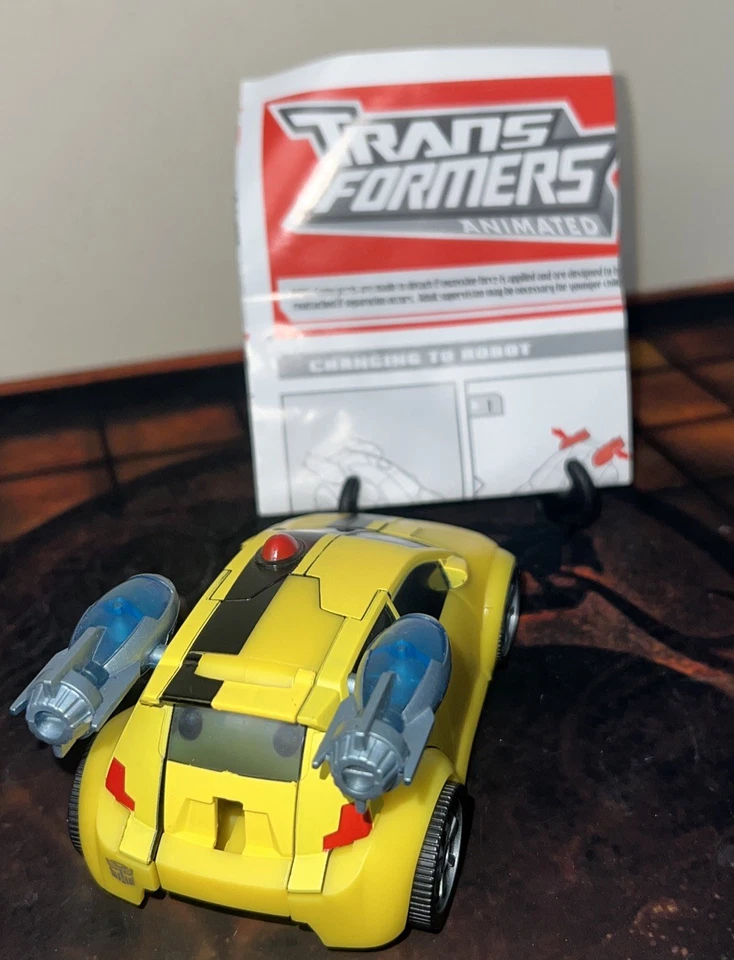 Hasbro Transformers Animated Bumblebee Deluxe Class 2008 Complete w/Instructions - Image 3 of 4