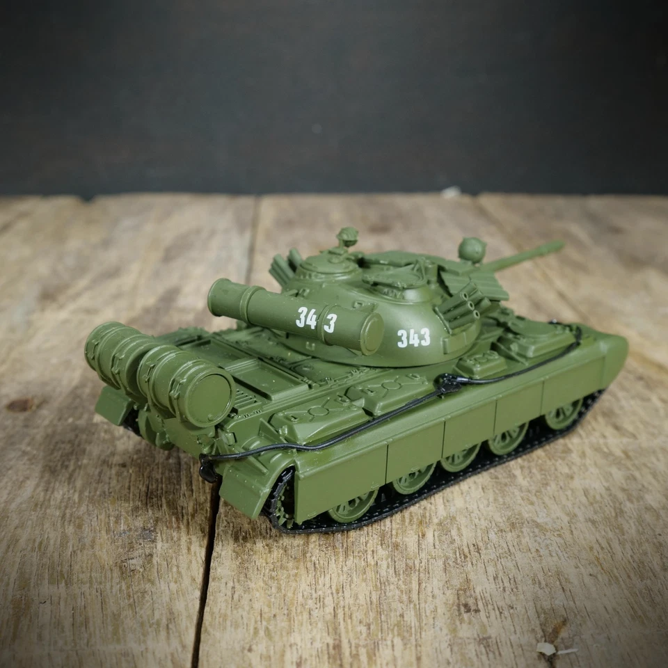 Universal Hobbies Soviet T55 (from James Bond) Tank, 1/50 Scale — 第 3/4 张图片