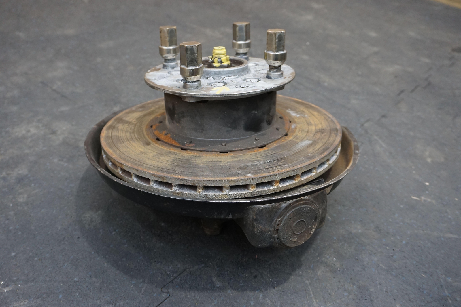 Front Left Driver Spindle Knuckle Hub Assembly Brake Rotor Maserati Merak 1975