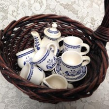 Vintage, Blue Willow, 13pc Child  s Tea Set - Brown Wicker Basket