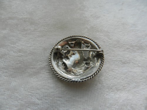 Ancienne broche en argent massif Le Petit Chaperon Rouge - Picture 3 of 4