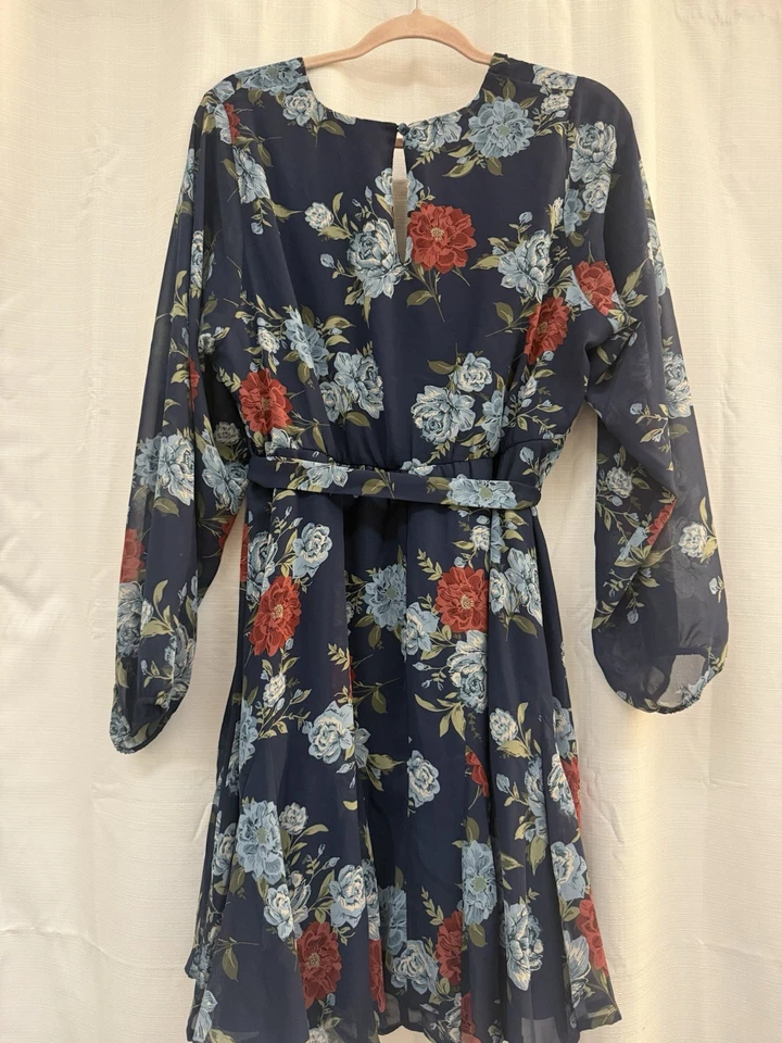 Vestido tórrido azul floral mini chiffon manga longa surplice Godet tórrido tamanho 1 - Imagem 2 de 4