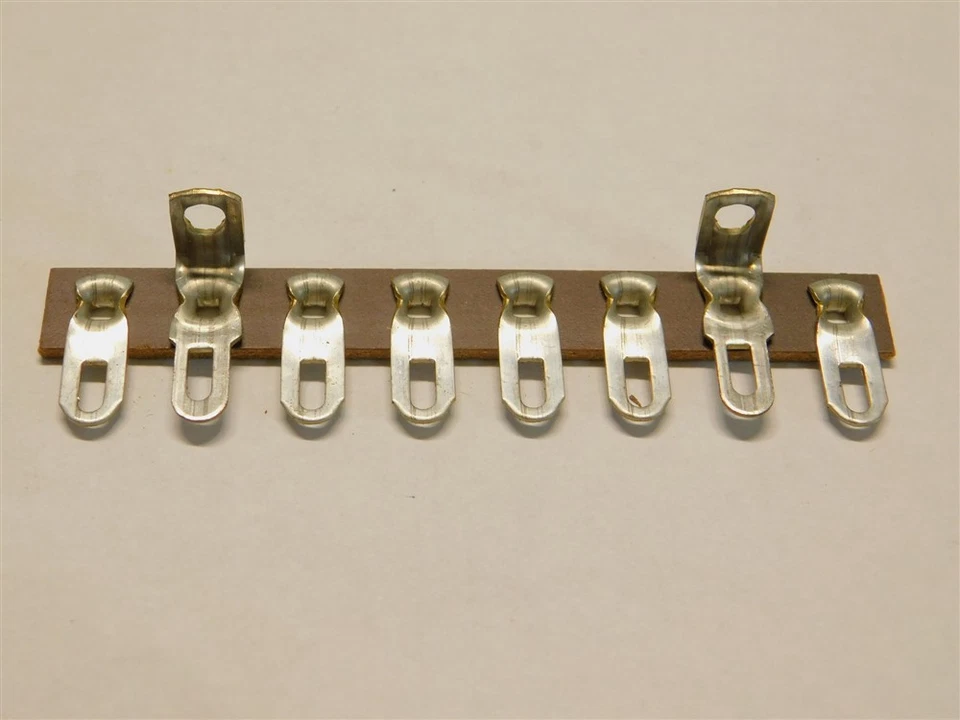 10 terminales Keystone 830 estándar 8 con 2 tiras terminales fenólicas de tierra Foto 2 de 2