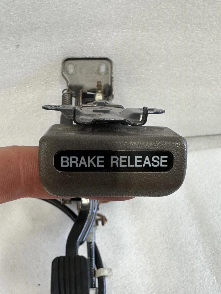 1999 2000 2001 2002 2003 2004 ACURA RL FRENO DE ESTACIONAMIENTO PEDAL CABLE Y LIBERACIÓN Foto 4 de 4