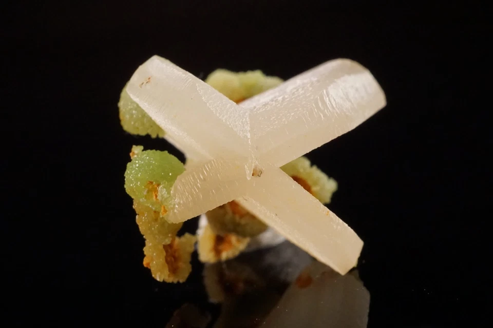 UNIQUE Cerussite Crystal Twin with Pyromorphite DAOPING, CHINA - Image 4 of 4