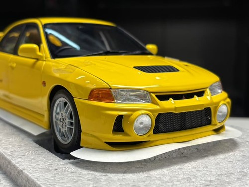 1/18 Motor Helix Mitsubishi Lancer Evolution VI Yellow - Picture 10 of 11
