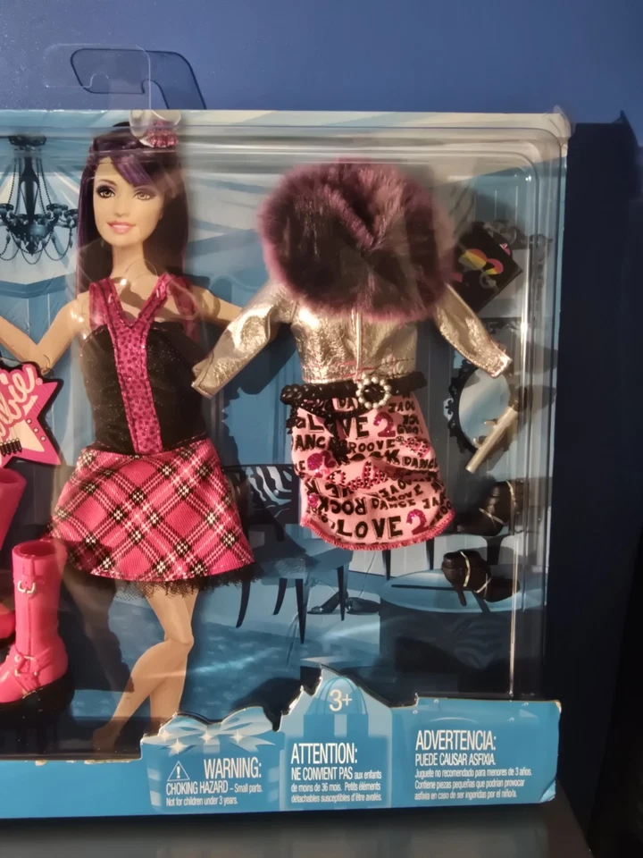 Barbie Fashionistas Sassy Rock Star Fashions (2010) Nuevo Mattel R6817 Foto 4 de 4