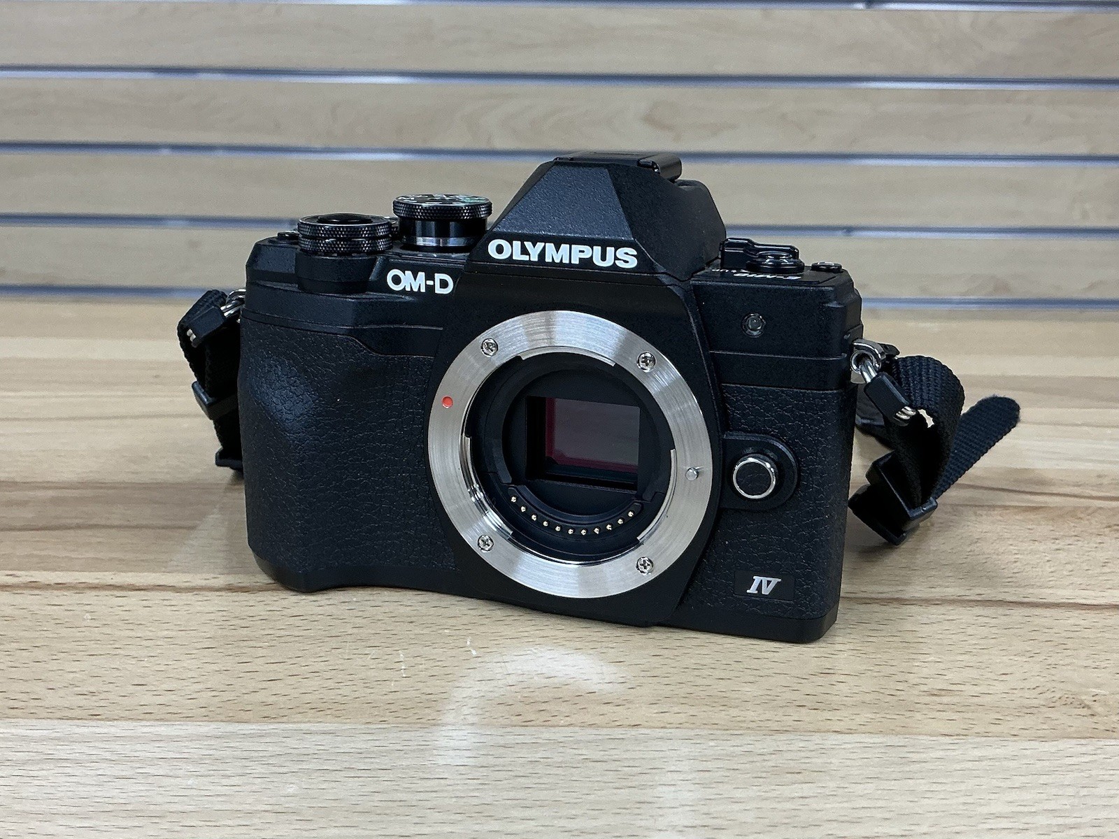 Olympus OM-D E-M10 Mark IV Camera 20.3MP Micro FT Body w/ Lens 673 Shutter Count