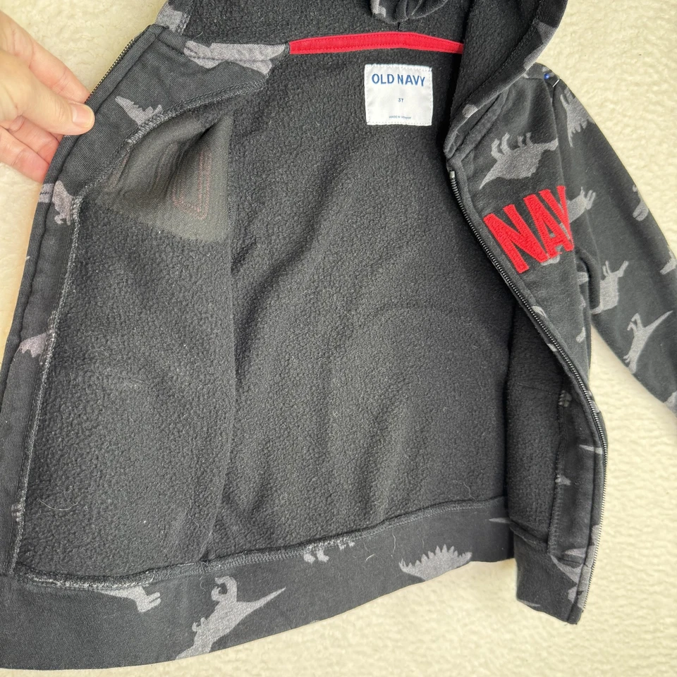 Sudadera con Capucha Old Navy Niños 3T Negra Estampado de Dinosaurio Cremallera Completa Forrada de Vellón Foto 3 de 4