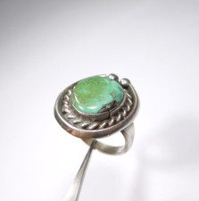 SOUTHWESTERN DESIGN GREEN TURQUOISE STONE STERLING SILVER RING SIZE 6.5 .