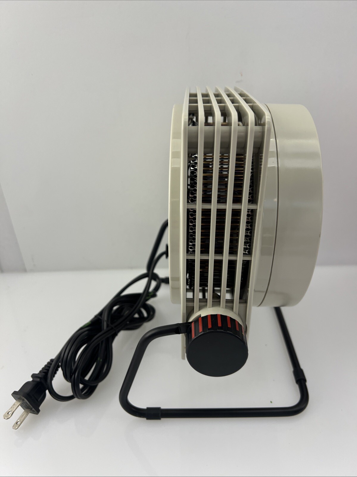 Vornado Spot Heater Whole Room, Cool Touch Cabinet, Quiet, Thermostat Control ￼￼
