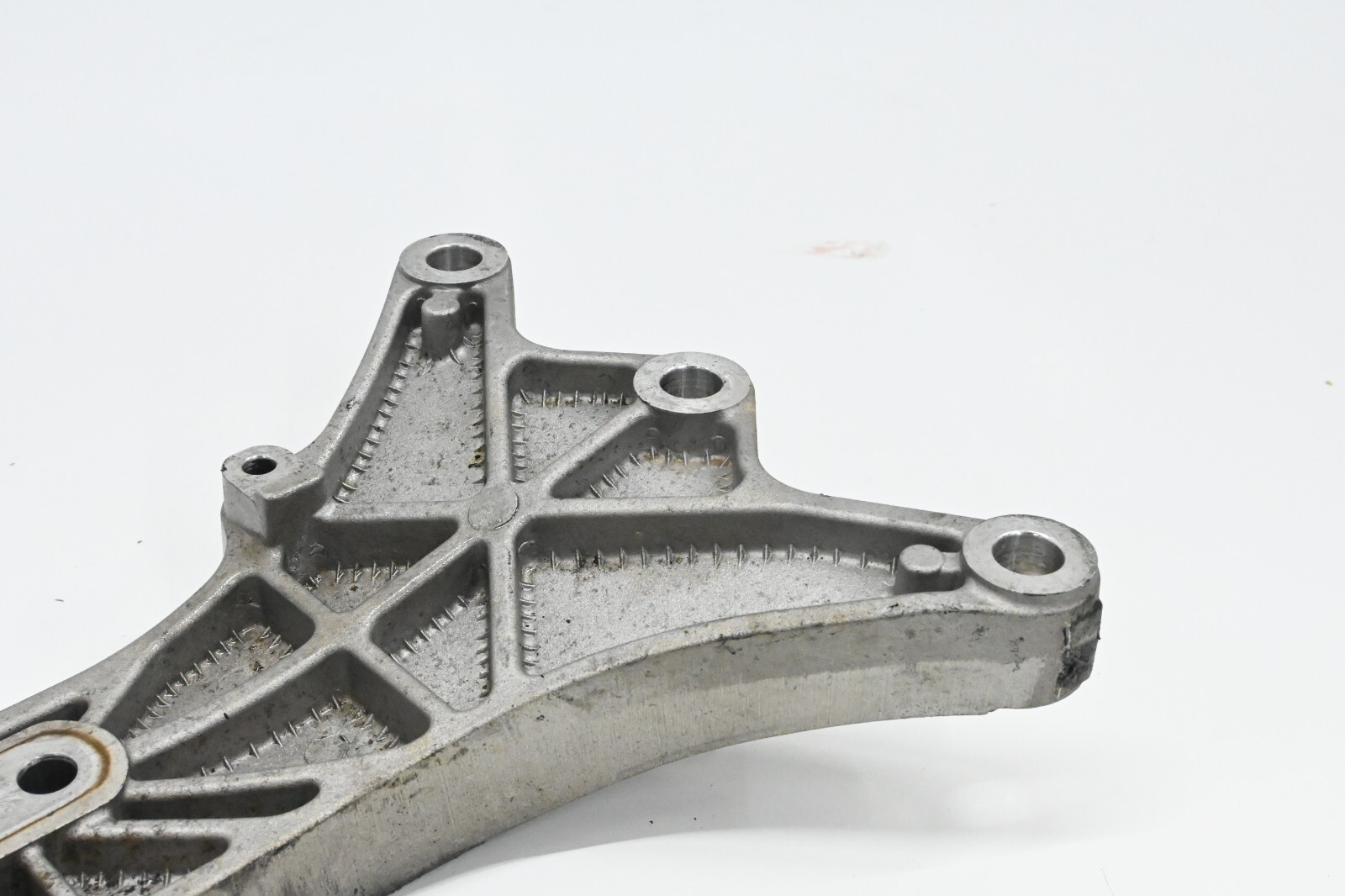 ⭐ 14-21 Maserati Ghibli Quatt Front Crossmember Gear Box Support Bracket Oem