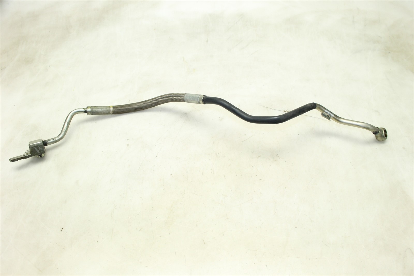 Maserati Quattroporte 2004-2008 Oil cooler line