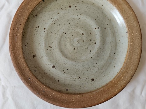 Gorgeous Byron Temple studio pottery plate (e) - Picture 3 of 5