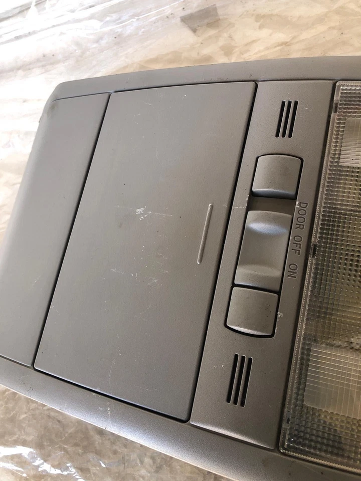 Toyota Prius 2007 luz interior lámpara de consola superior con compartimento para gafas de sol Foto 3 de 4