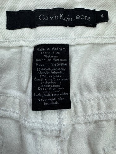Calvin Klein Jeans Women's Low Rise Distressed White Denim Short Size:4 (30 X 6) - Picture 7 of 9