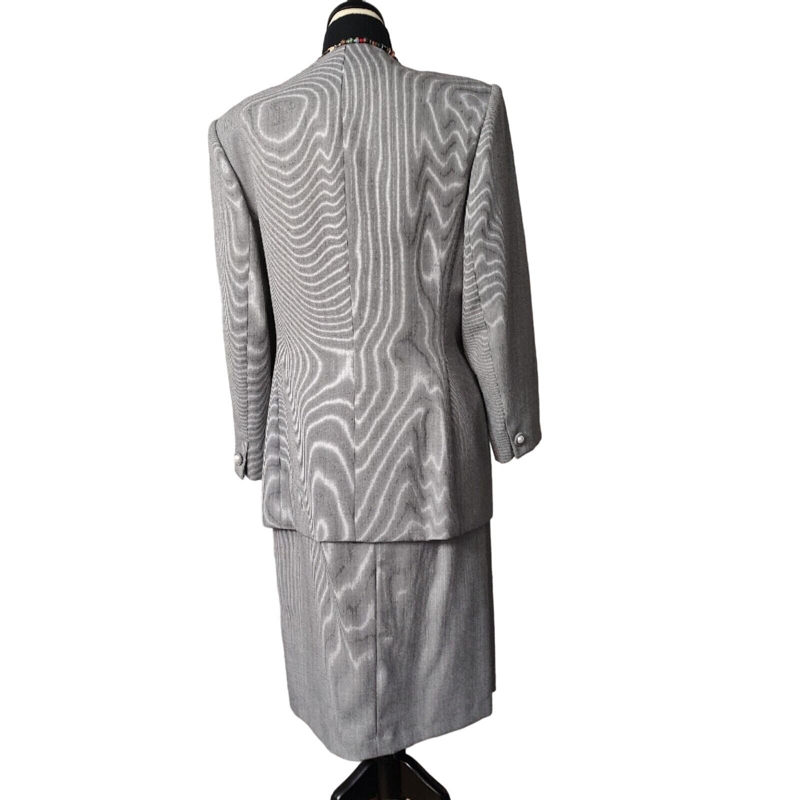 Emily Woman Gray VTG Suit Jacket Skirt Size 10 Pockets Handkerchief Lined Pleats