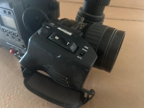 JVC GY-X1TC 3-CCD Camera With S-VHS-C Recorder - Picture 4 of 13