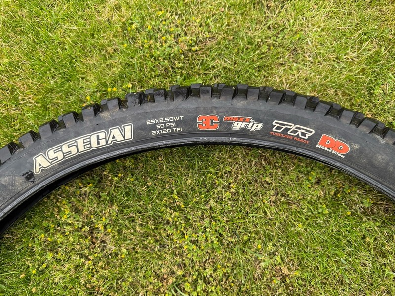 Maxxis Assegai MaxxGrip 3C DD TR WT Folding Tire 29x2.50