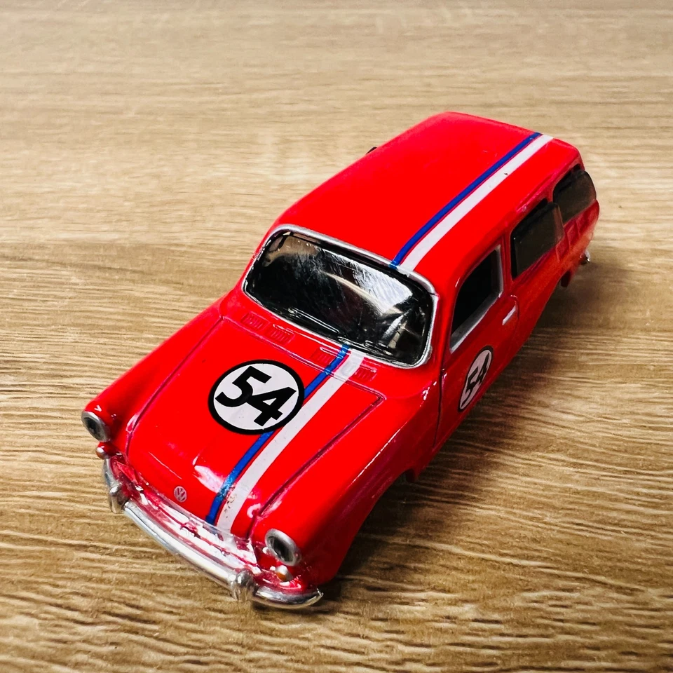 Maisto All Stars 1967 Volkswagen VW 1600 Squareback Red Real Riders 1:64 - Image 2 of 4