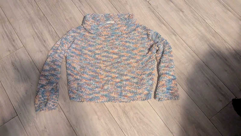 MULTI-COLOR  JESSICA SIMPSON LONGSLEEVE SWEATER   SIZE SMALL