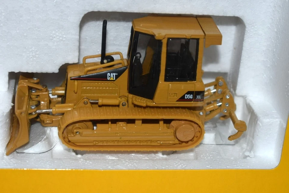 1:50 NORSCOT CAT D5G  XL Track Type Tractor EX/LN - Image 2 of 3