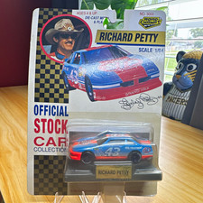 Road Champs Richard Petty 1992 Pontiac Grand Prix 1:64 Diecast Stock Car