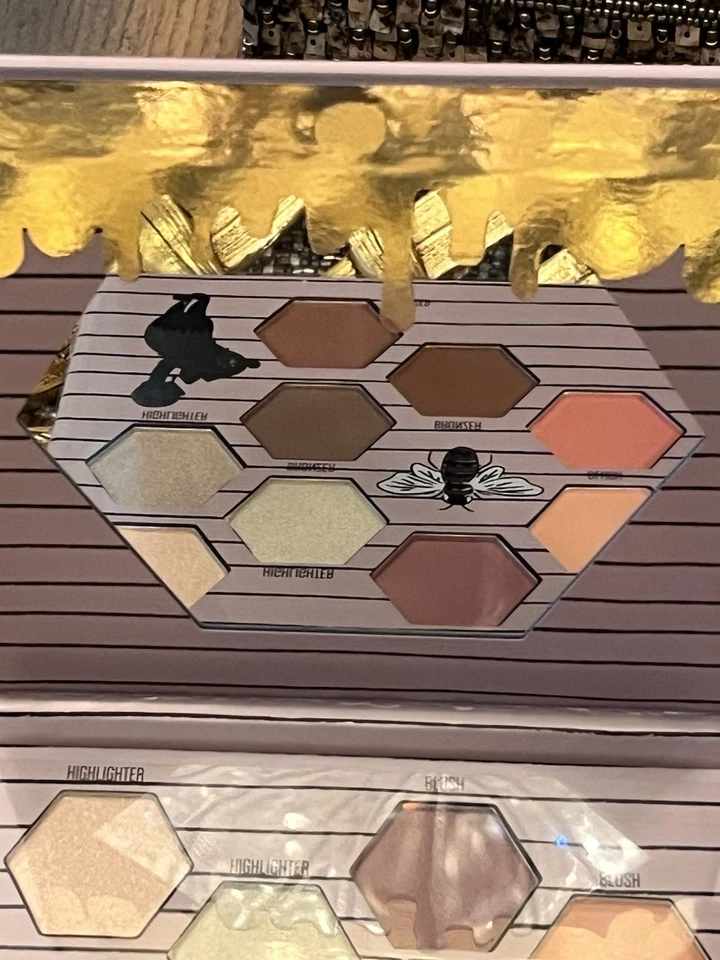 Paleta de tez Disney WINNIE THE POOH - Bronceador/Iluminador/Rubor - 9 tonos Foto 3 de 4