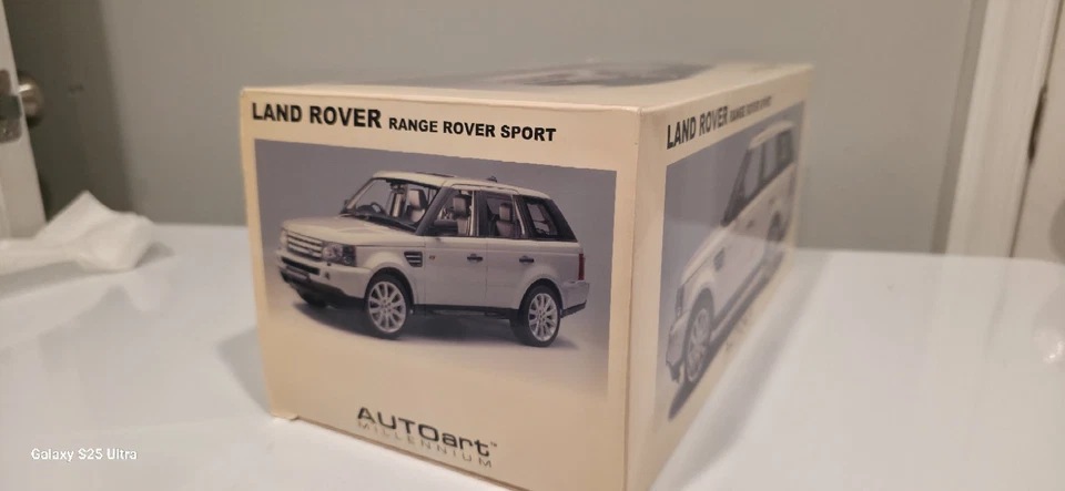 1/18 AUTOart Millennium Land Rover Range Rover Sport Silver Please READ - Image 2 of 4
