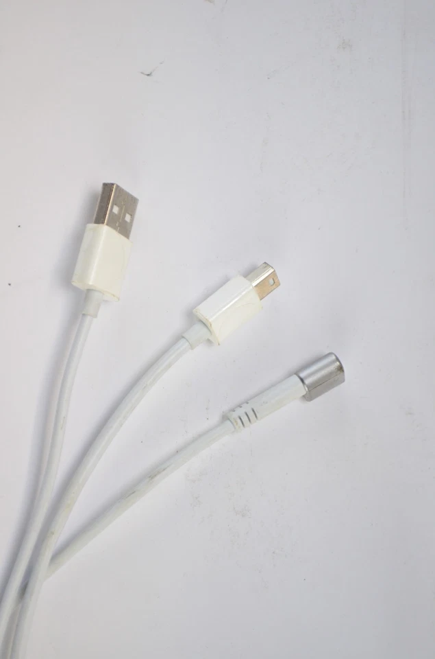 Apple Cinema Display LED A1267 24" Monitor 1920x1200 60Hz Mini-DisplayPort USB - Image 4 of 4