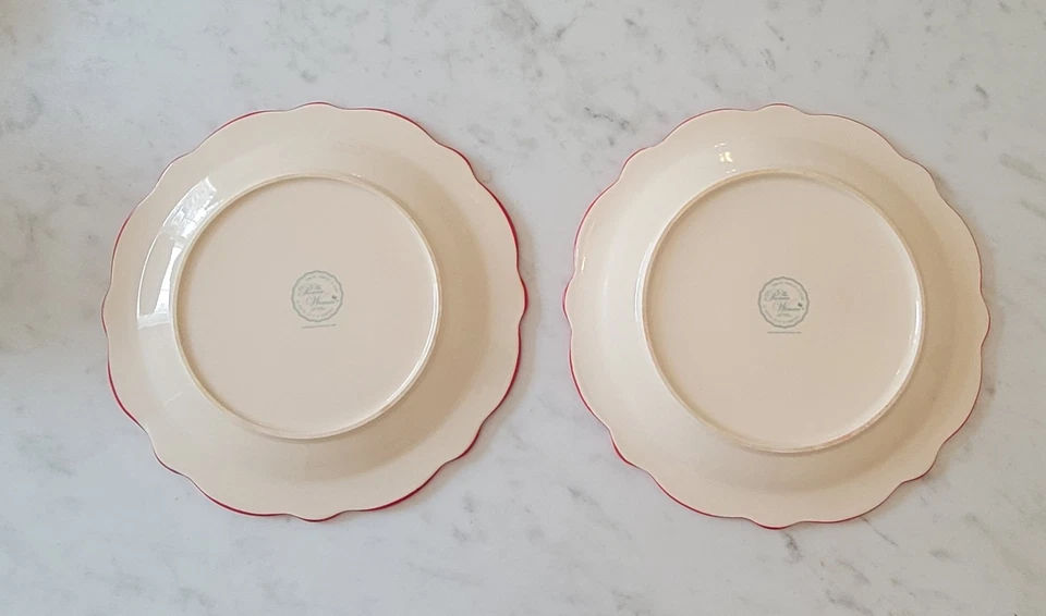 Juego de cuatro (4) platos de cena de cerámica festoneada de 10,75" de guinga roja Pioneer Woman Foto 3 de 4