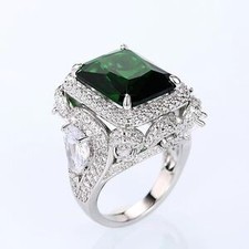Elegant NEW Silver and Green Gemstone Ring, Size 8