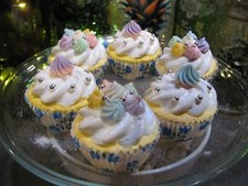 SIX FAKE CAKES ARTIFICIAL MINI ICED CUPCAKES TV PROP HOME SHOP DECOR 121