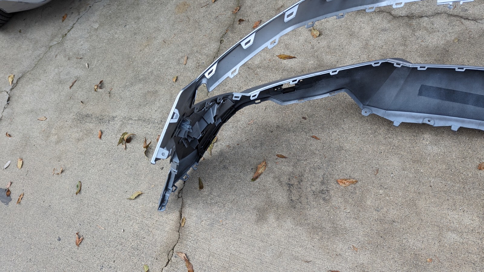 2019-2023 Lamborghini URUS front bumper Upper Cover  OEM