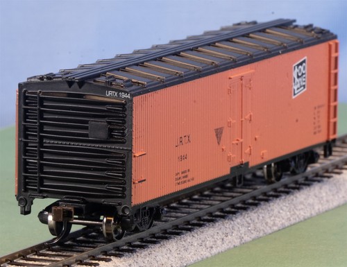 HO Bachmann 19802 40' Wood Reefer Union / Soo Line URTX1944 - Picture 5 of 6