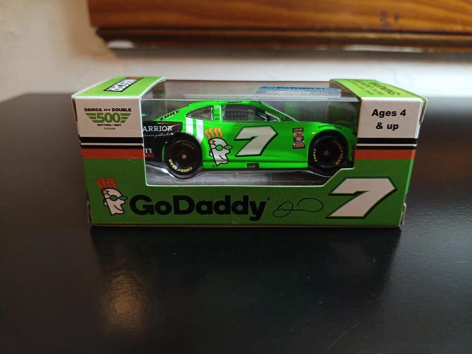 1/64 NASCAR 2018 DANICA PATRICK GODADDY FINAL RIDE LIONEL - Image 2 of 2