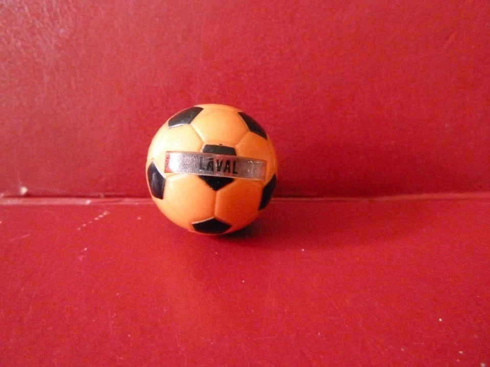 ANCIEN PIN'S FOOTBALL EQUIPE CHAMPIONNAT DE FRANCE. - Photo 1/1