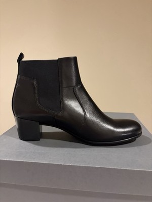 ECCO Shape 35 or M35 leather ankle boot featuring a block heel Size 10.5