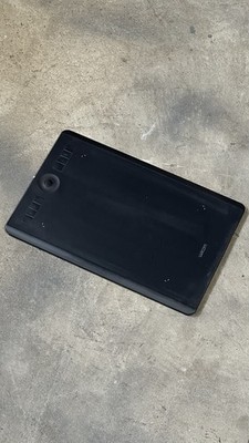 Wacom PTH660 Intuos Pro Graphic Tablet