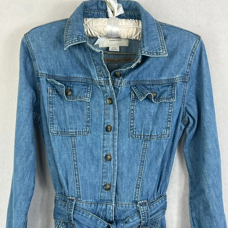 Macacão feminino Pilcro Anthropologie XS azul denim com cinto botão 100% algodão - Imagem 2 de 4