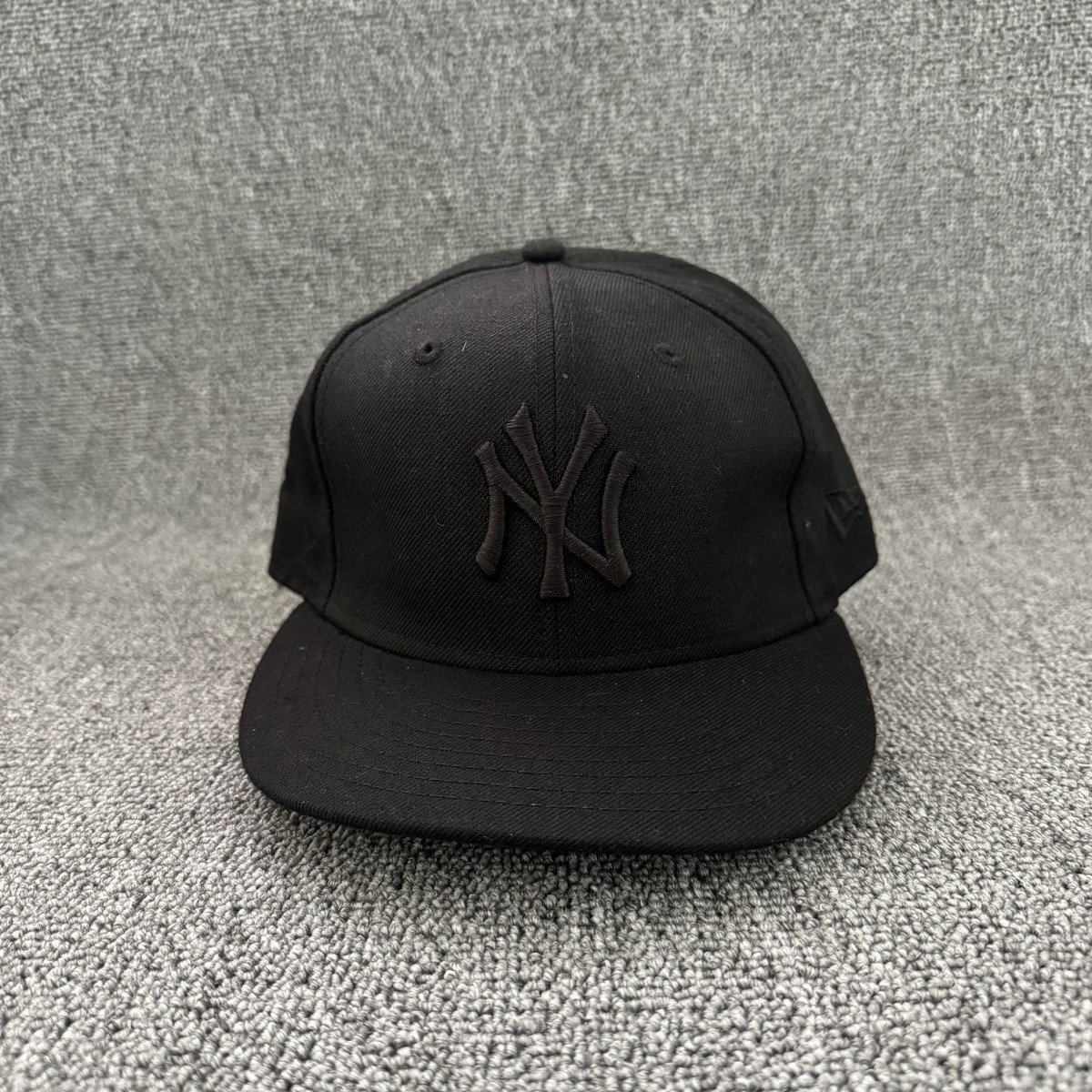 New Era New York Yankees Black Fitted Cap Tonal Logo