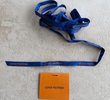 Autentyczna niebieska tłoczona wstążka Louis Vuitton / metka prezentowa - długość 2,8 metra / 111 cali
