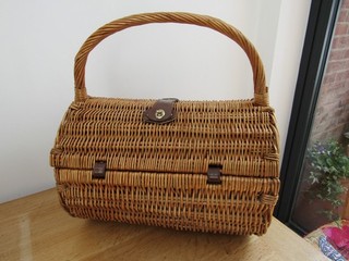 Barrel Oval 4 person Picnic Hamper Basket VGC