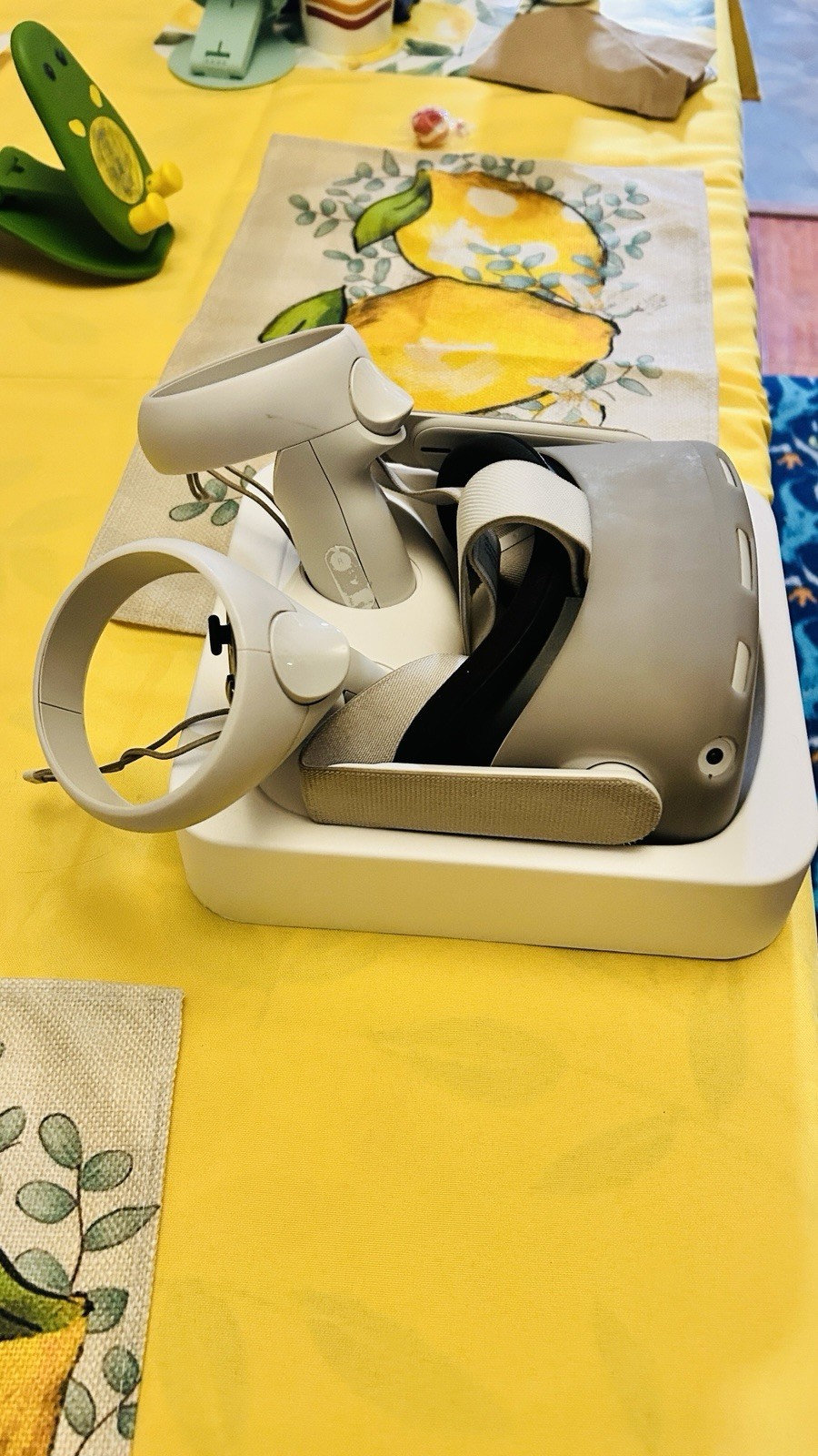 Oculus Quest 2 256GB Advanced All-in-one VR Headset – White (301-00351-01)