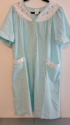 #ad Secret Treasures women#x27;s M Blue seersucker Snap house dress robe Duster Preowned $17.25