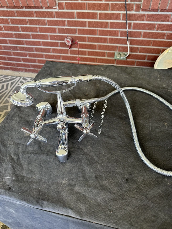 Torneira de banheira Waterworks luxuosa montada na parede com chuveiro de mão - Imagem 3 de 4