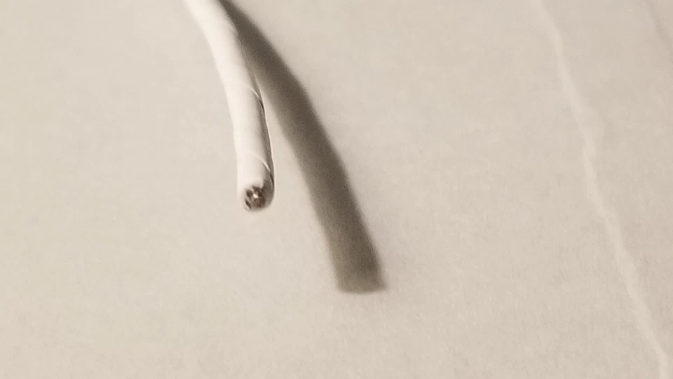 Nuevo alambre de PTFE plateado de 19 hilos blindado Mil-Spec 22-AWG en un solo estado.  Foto 4 de 4