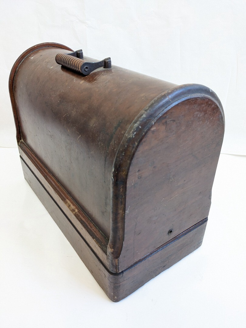 Vintage SINGER Hand Crank Sewing Machine With Box CS W39 eBay